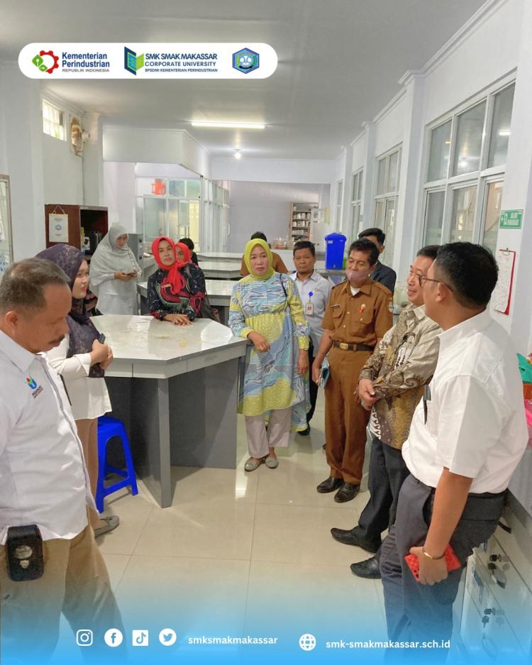 { S M A K - M A K A S S A R} : Penandatanganan MoU bersama IKM lokal Sulawesi Selatan